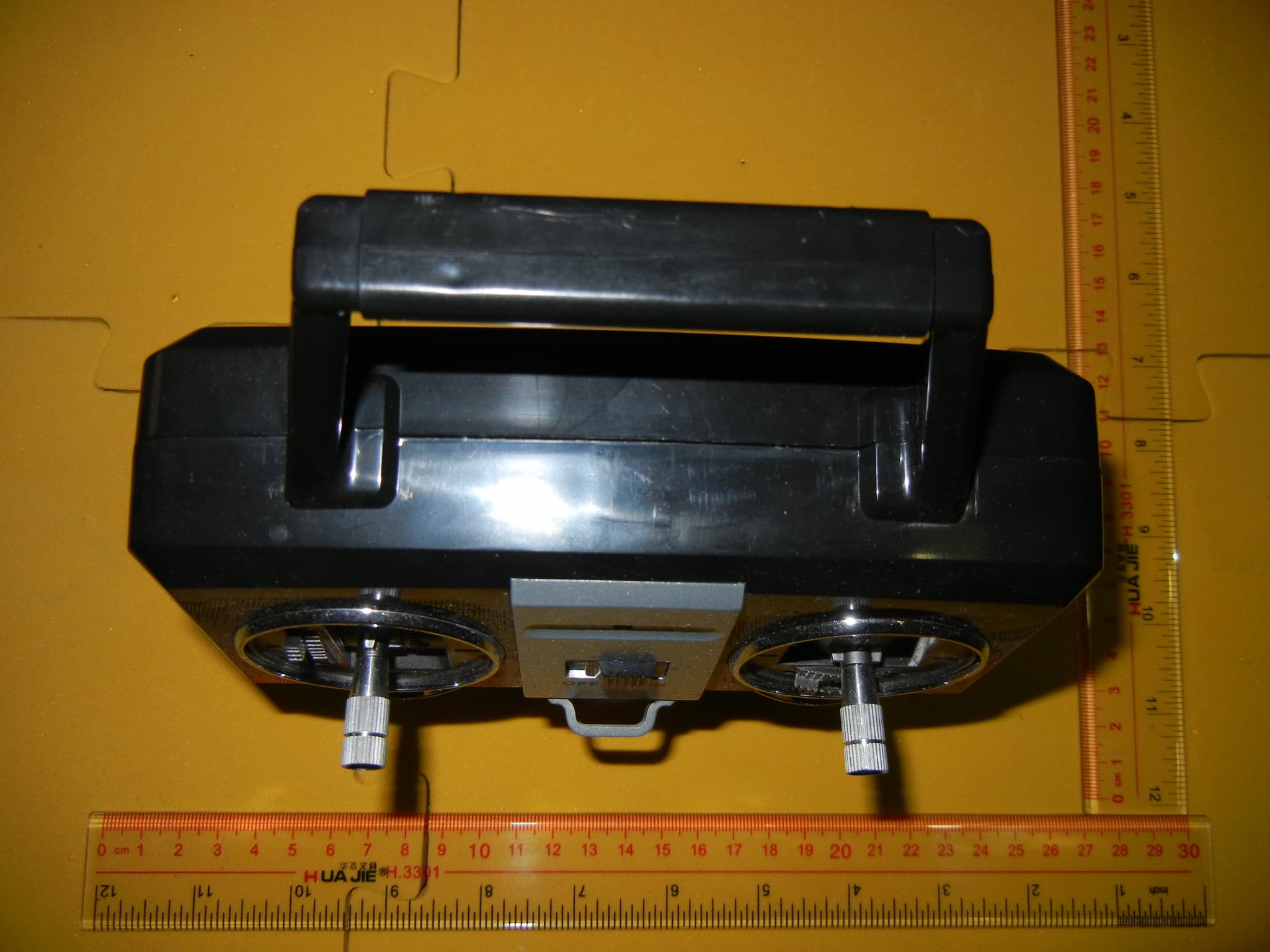 2.402-2.480 GHz Wireless Remote Control Device - TX - FCC ID QW70300 - Hobbyengine Model Ltd. (5)