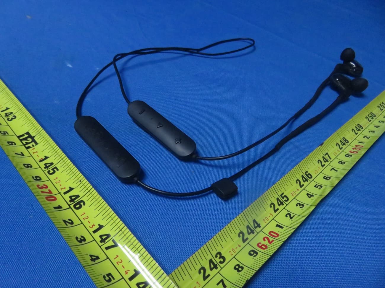 Wireless Earphone - FCC ID QWHSD251-BT - Music Tribe Commercial MY Sdn. Bhd. (2)