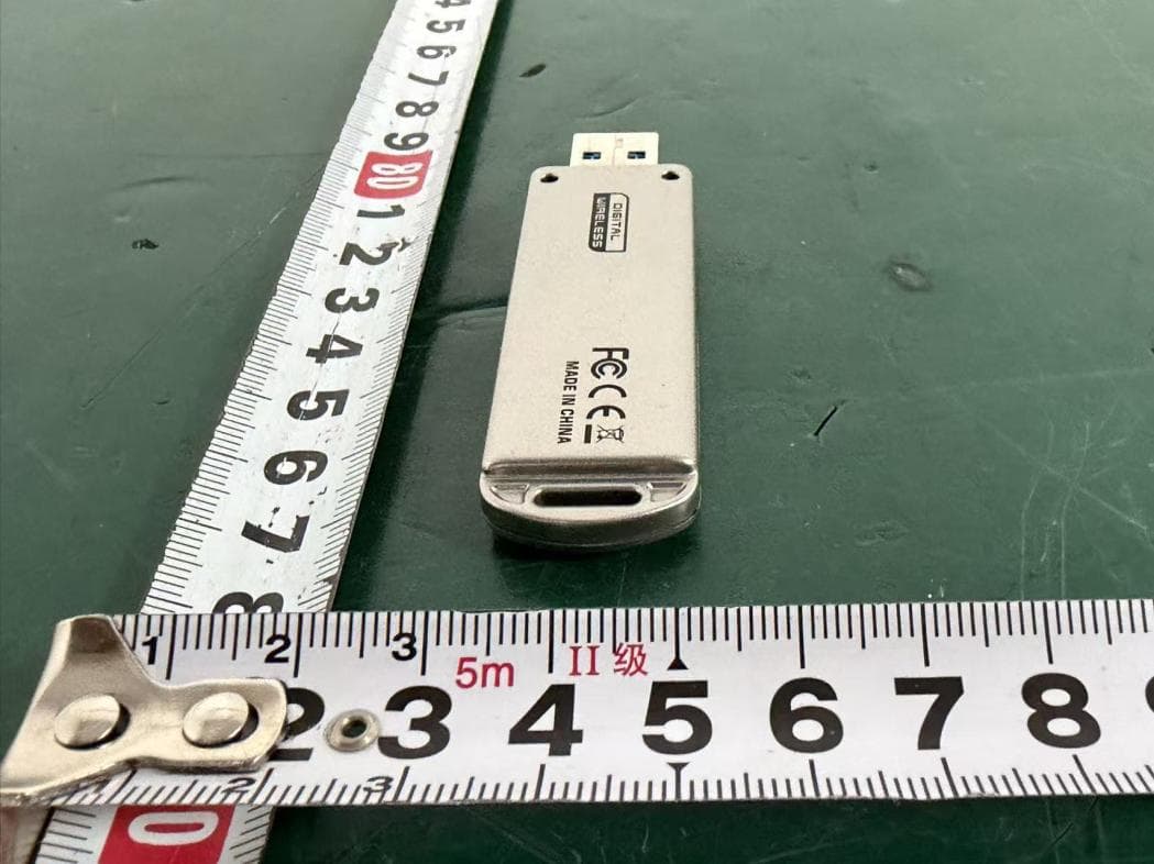 Wireless Microphone System - FCC ID QWHULM300D1 - Empower Tribe Commercial FZE (3)