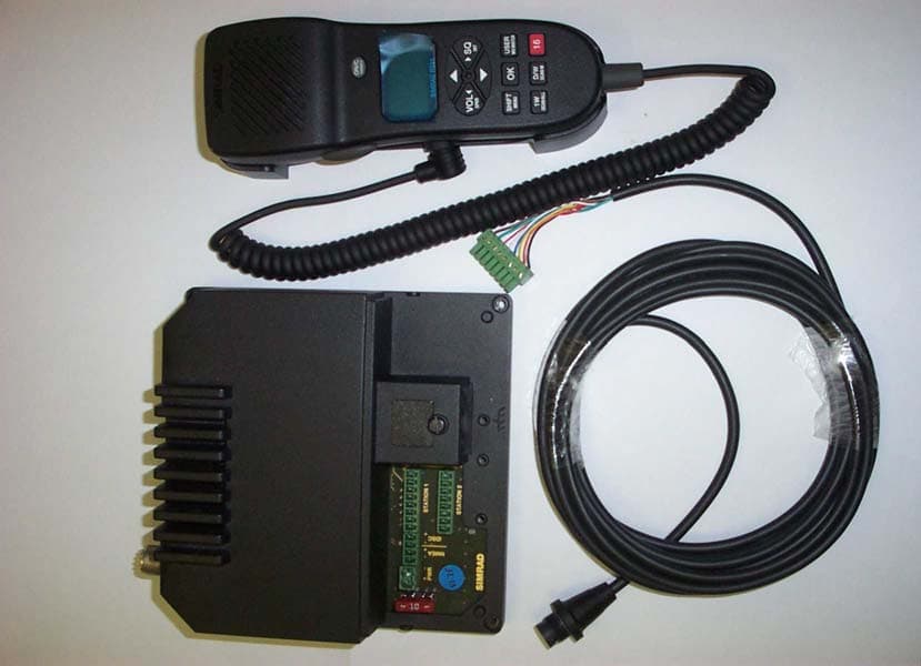 VHF marine raidotelephone - DSC upgradeable - FCC ID QYSRS80B - Simrad Ltd (2)