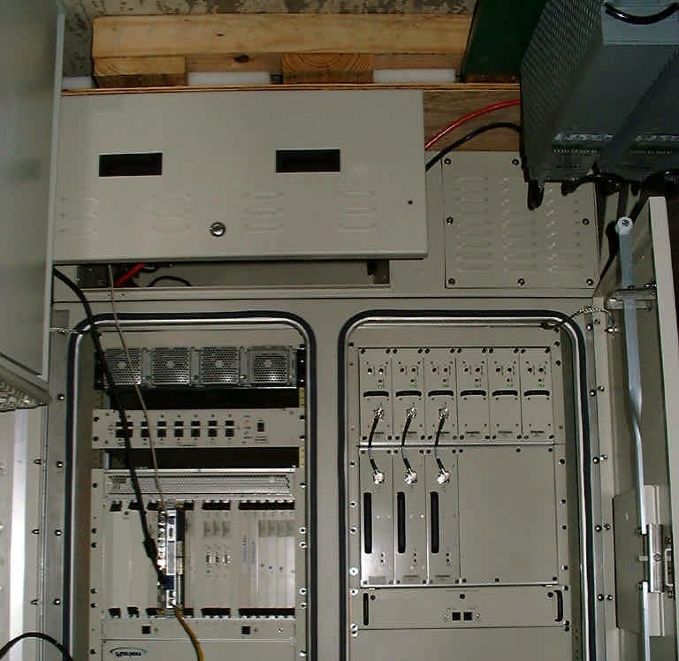 Radio Router Outdoor Base Station - FCC ID QZXBS2000700 - Flarion Technologies, Inc. (2)