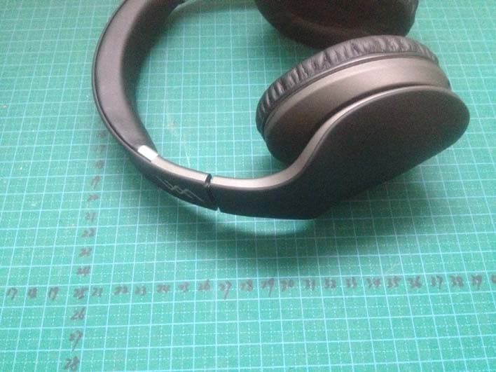 Bluetooth headset - FCC ID R2GLZ380B - Lezun Limited (4)