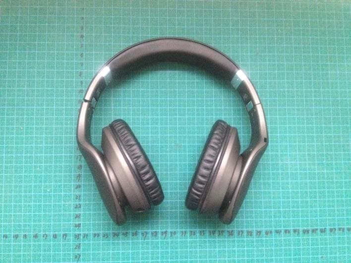 Bluetooth headset - FCC ID R2GLZ380B - Lezun Limited (2)