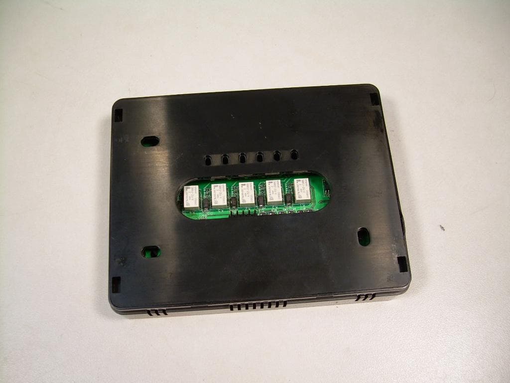 WT-100 Wireless Thermostat - FCC ID R33H1 - Snap One, LLC