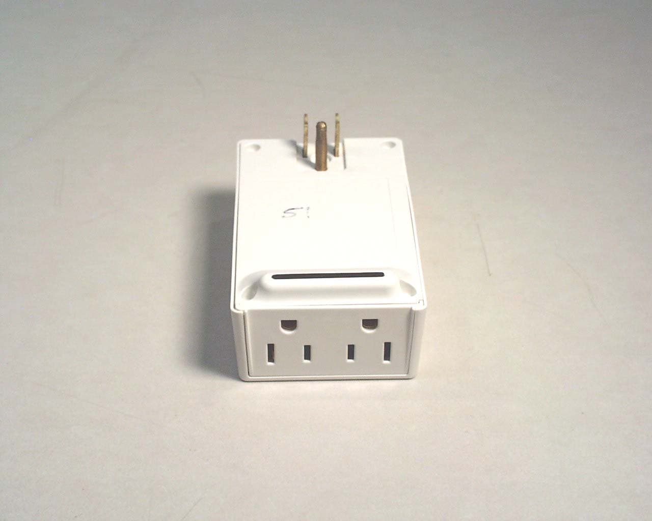 Wireless Outlet Switch Model LOZ-5S1-X - FCC ID R33LOZ5S11 - Snap One, LLC