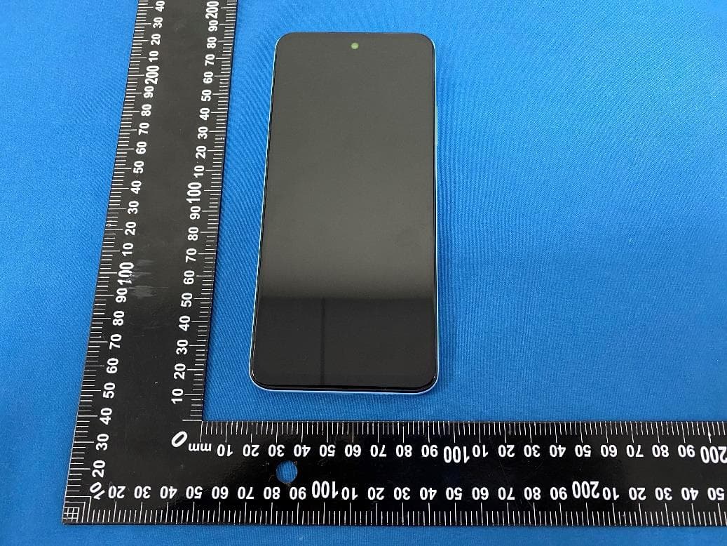 Smart Phone - FCC ID R38YLCP12S - Yulong Computer Telecommunication Scientific (Shenzhen) Co. LTD (2)