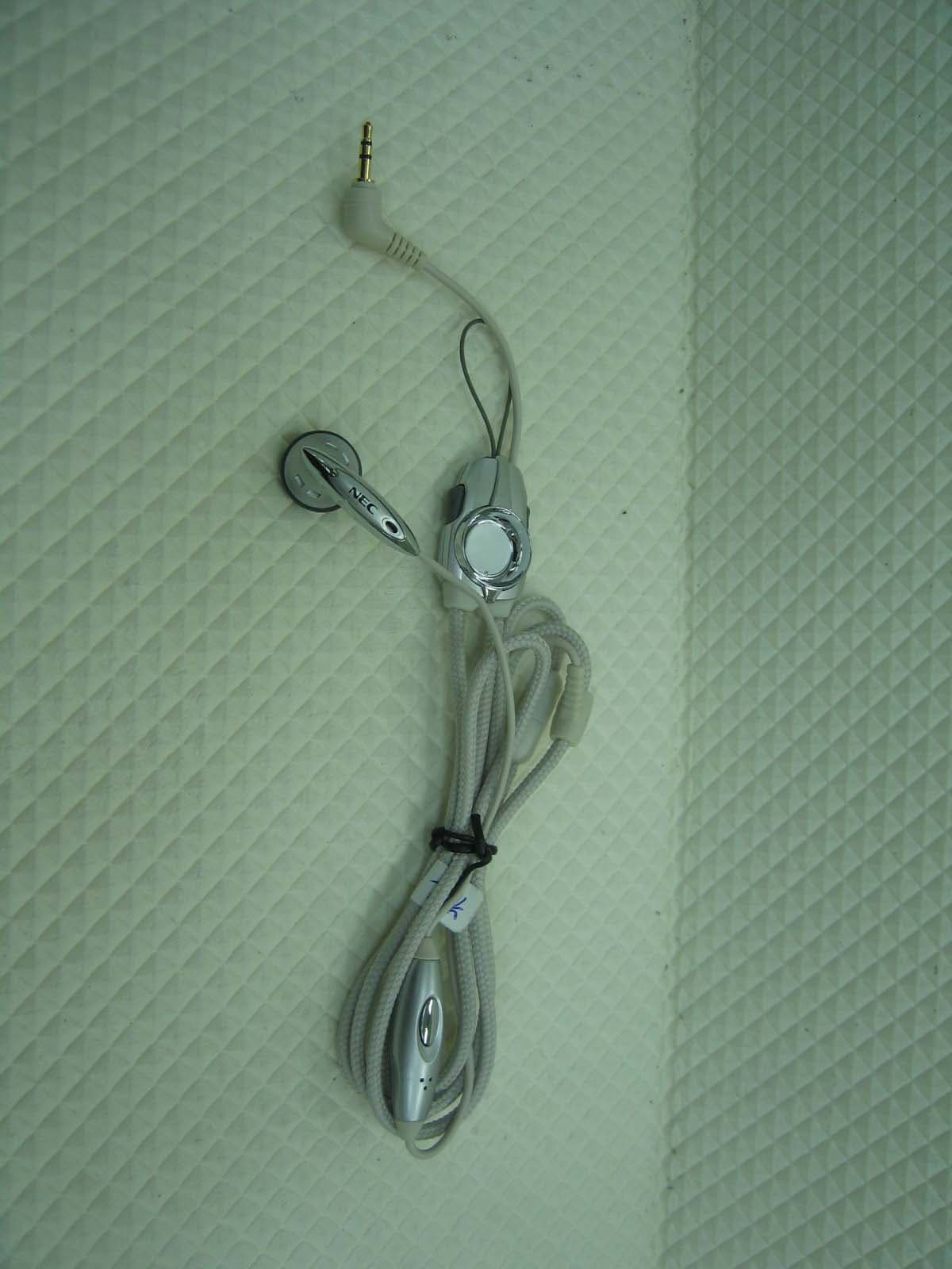 Tri-band GSM phone GSM850/DCS1800/PCS1900 - FCC ID R5WNGTN551 - NewGen Telecom. Co., Ltd. (3)