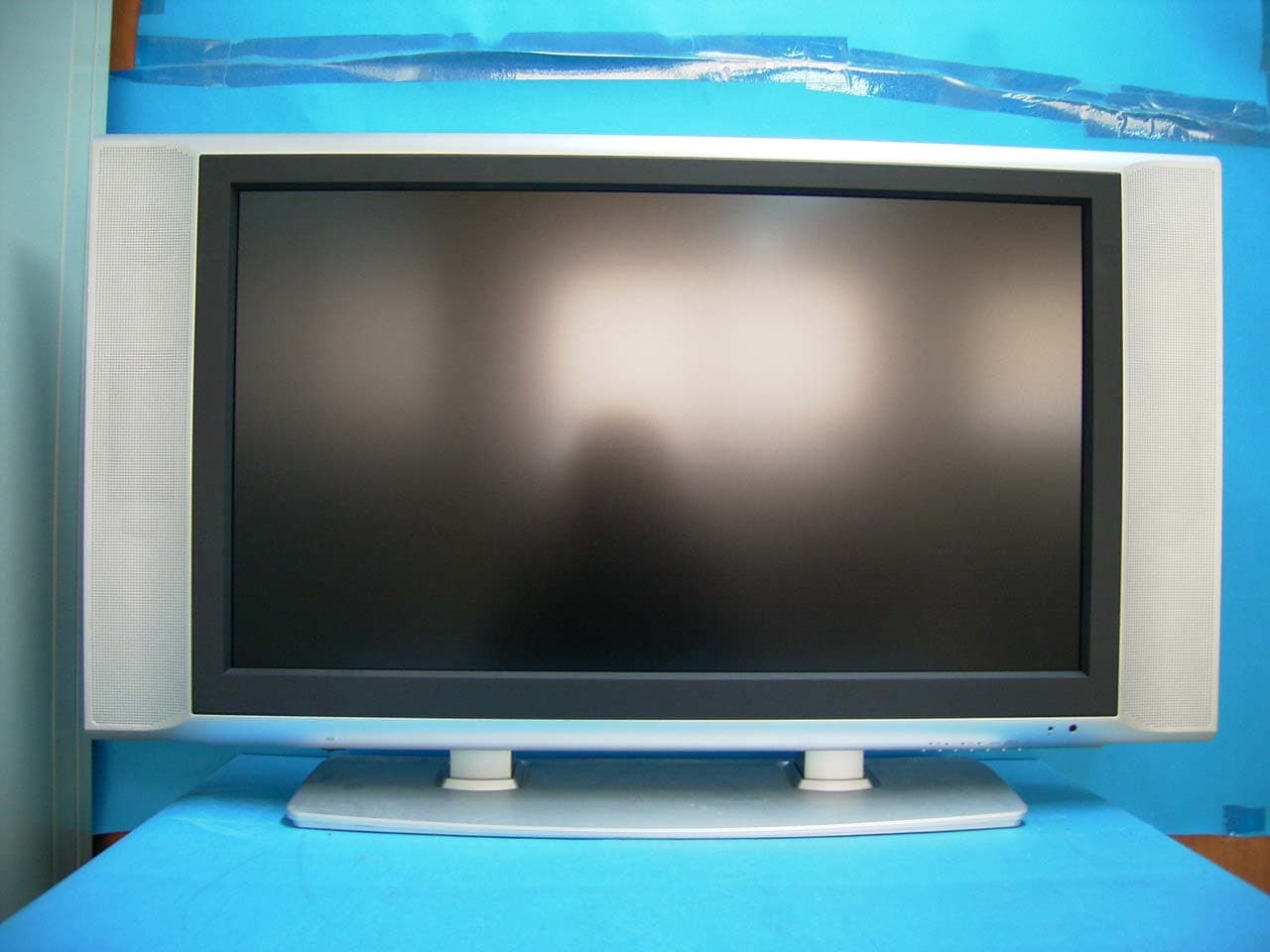 LCD TV Monitor - FCC ID R7DLC-32IU21 - IND Tek Co., Ltd (2)