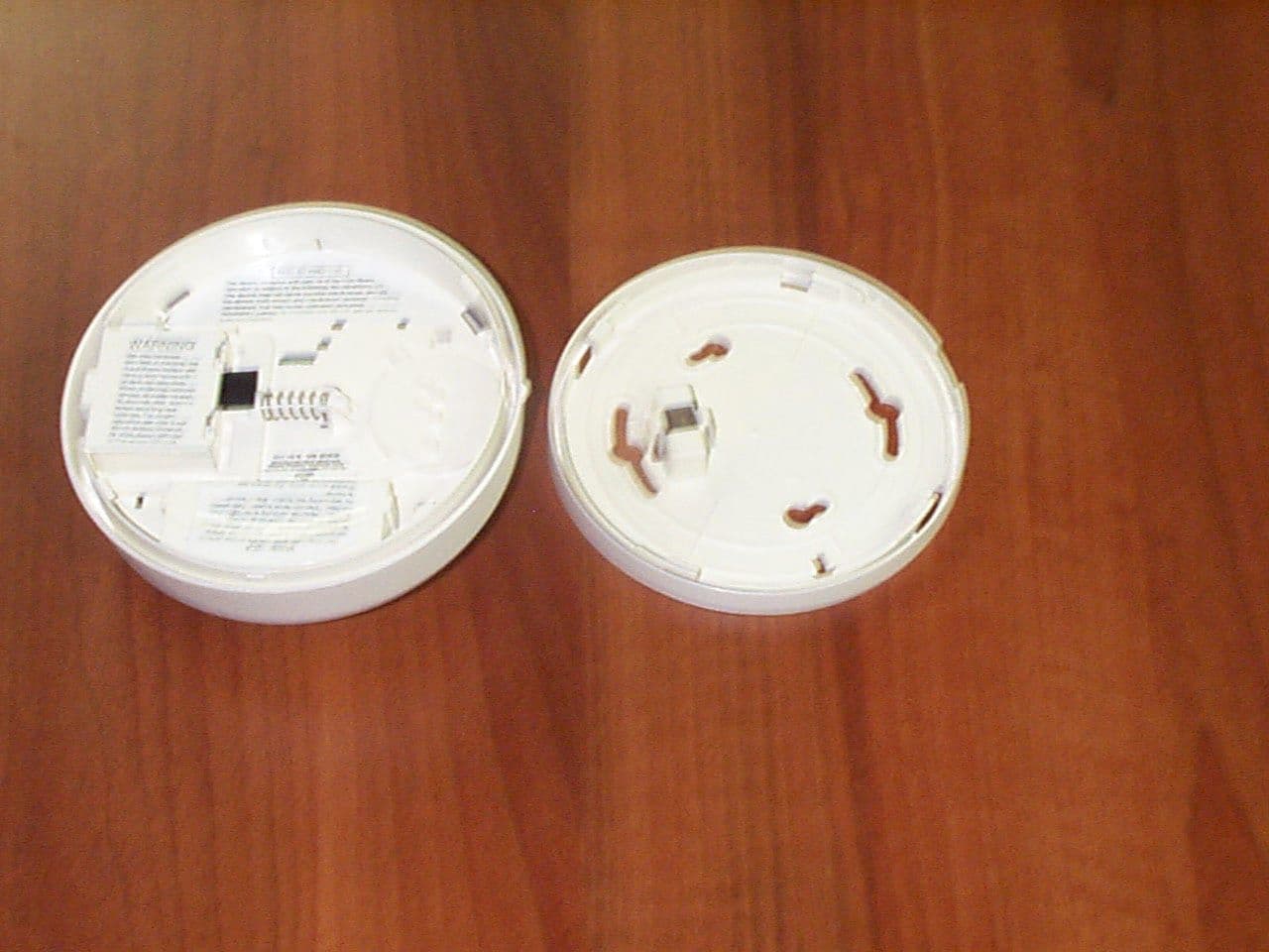 SMOKE DETECTOR - FCC ID R8F120302510 - Spec-Tec Manufacturing, Inc.