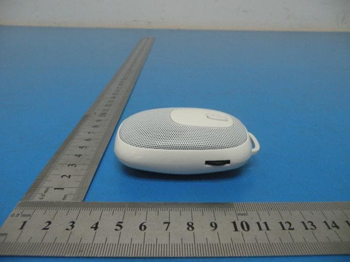 Bluetooth speaker with selfie function - FCC ID R8HYM-S1 - Shenzhen XinHuaMei Electronics Limited Company (2)