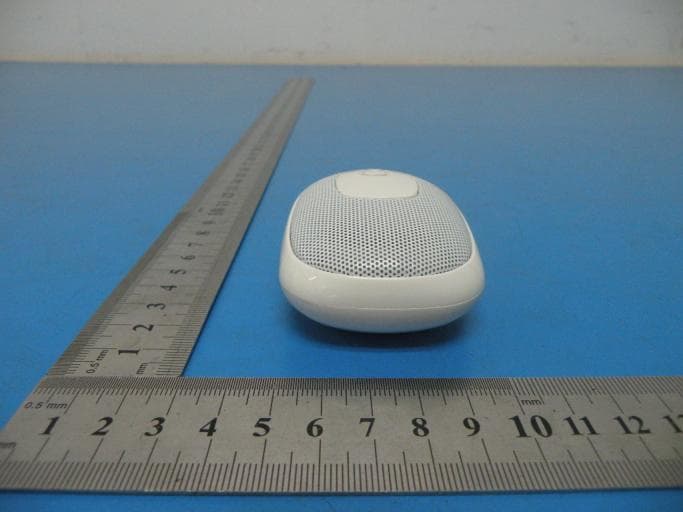 Bluetooth speaker with selfie function - FCC ID R8HYM-S1 - Shenzhen XinHuaMei Electronics Limited Company (4)