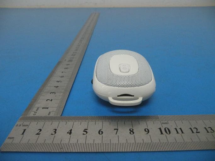 Bluetooth speaker with selfie function - FCC ID R8HYM-S1 - Shenzhen XinHuaMei Electronics Limited Company (3)