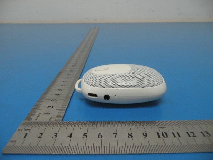 Bluetooth speaker with selfie function - FCC ID R8HYM-S1 - Shenzhen XinHuaMei Electronics Limited Company (5)