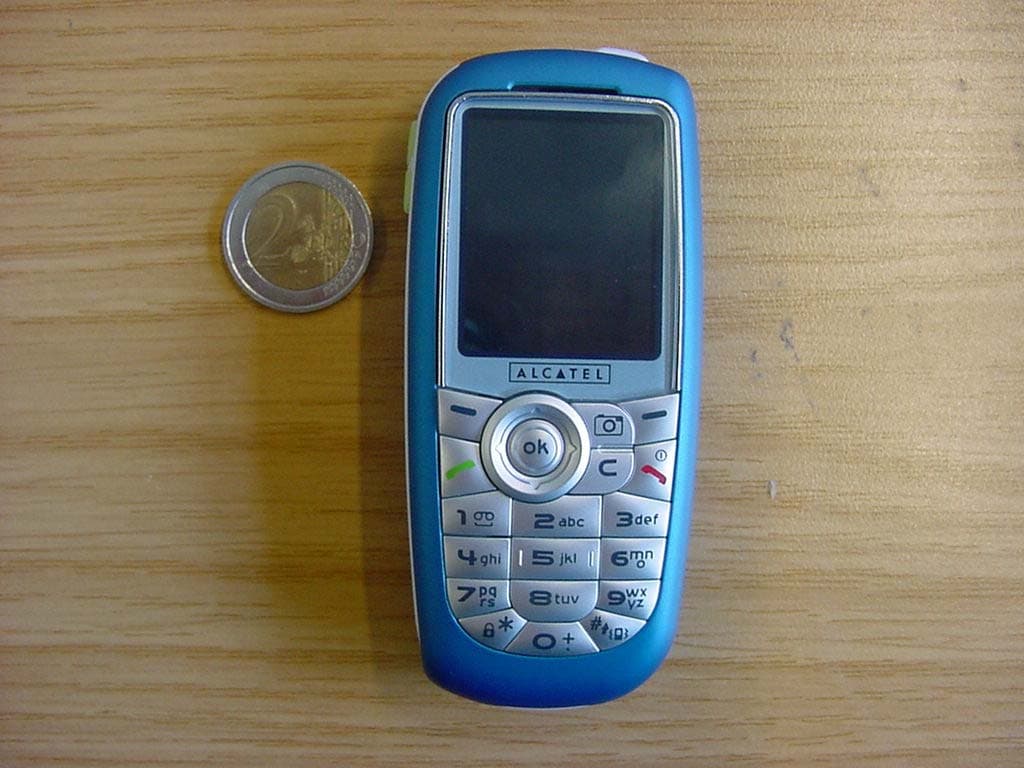 GSM 900/1800/1900 Mobile Phone - FCC ID RAD005 - TCT Mobile Limited (2)