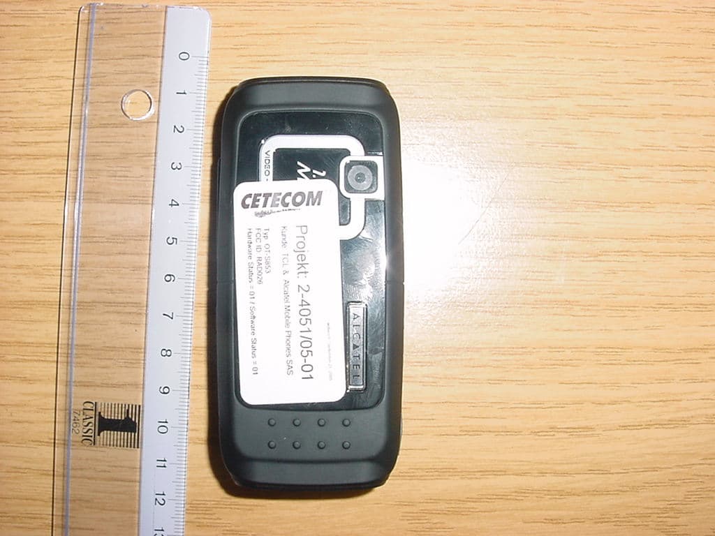 GSM 900/1800/1900 Mobile Phone with BT - FCC ID RAD026 - TCT Mobile Limited (4)