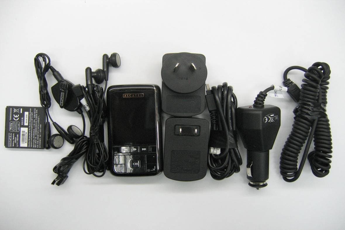 GSM 850/1800/1900 mobile phone with BT - FCC ID RAD052 - TCT Mobile Limited (2)