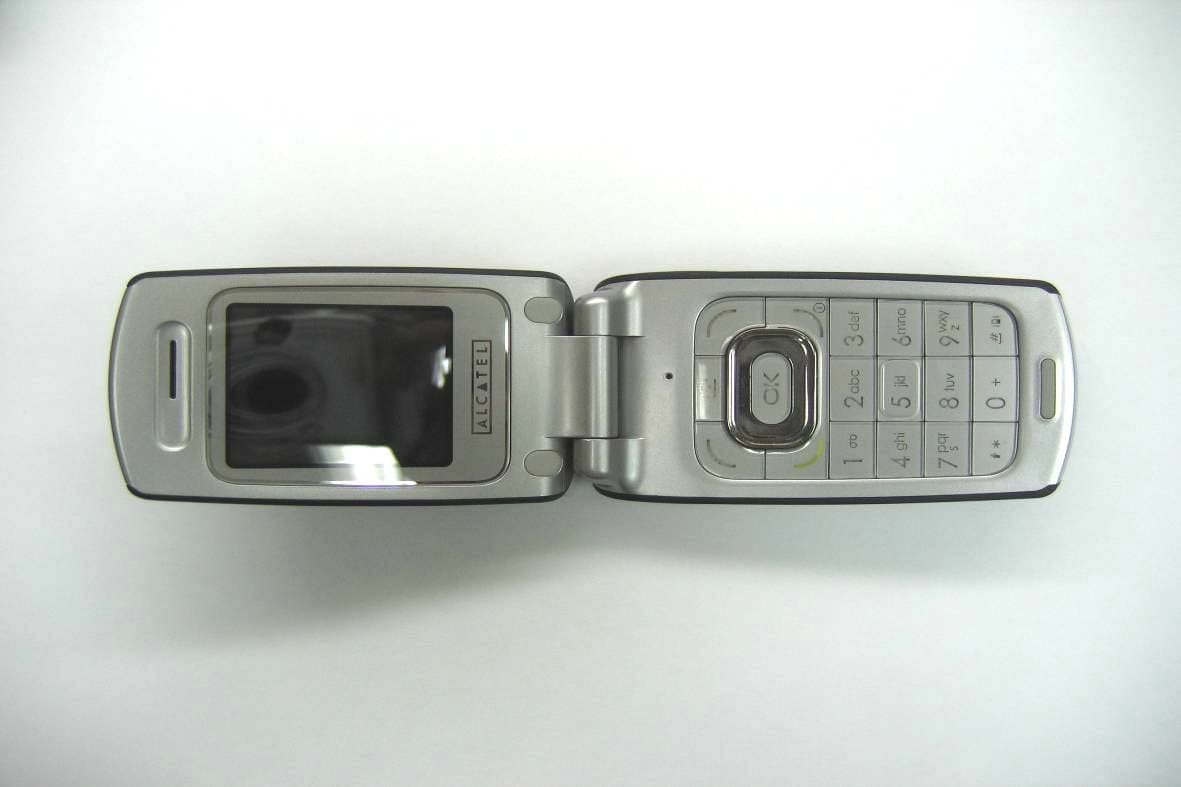 GSM 850/1900MHz MOBILE PHONE with BT - FCC ID RAD054 - TCT Mobile Limited (4)