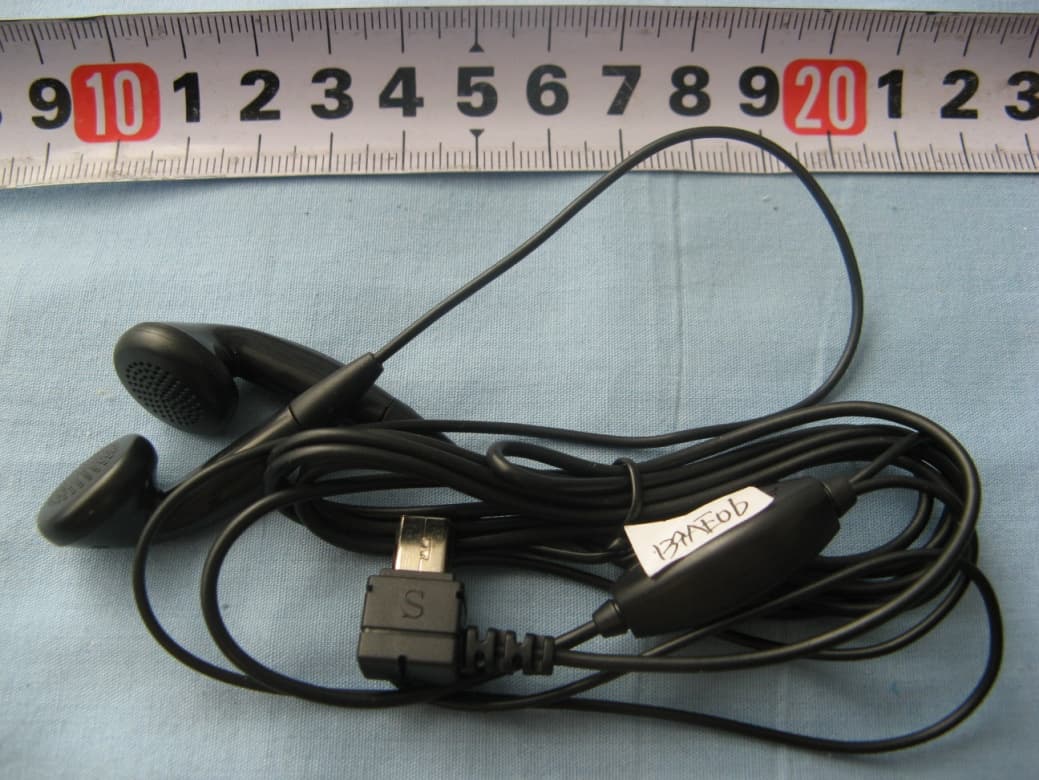 GSM/GPRS/EDGE 850/1900 dual band mobile phone - FCC ID RAD119 - TCT Mobile Limited (3)