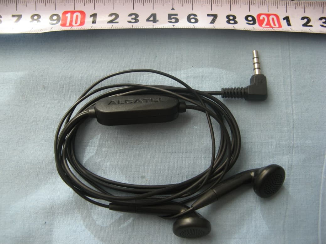 GSM/GPRS/EDGE 850/1900 dual band mobile phone - FCC ID RAD126 - TCT Mobile Limited (3)