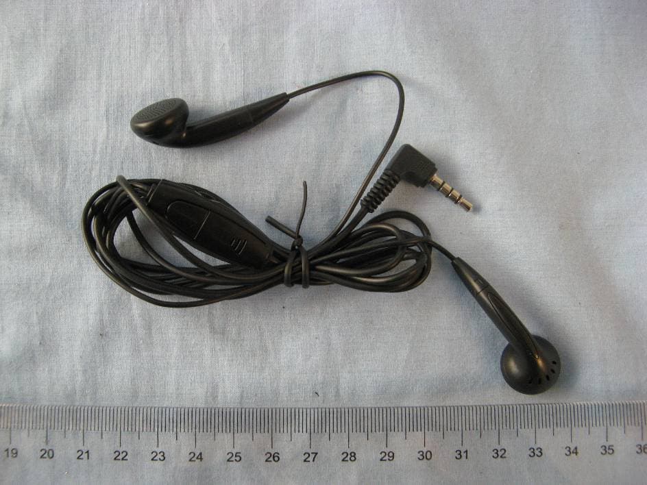 Quadband GSM/GPRS/EDGE mobile phone - FCC ID RAD165 - TCT Mobile Limited (4)