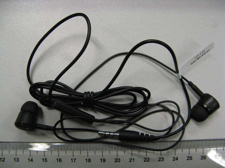 HSUPA/HSDPA/UMTS triband / GSM quadband mobile phone - FCC ID RAD397 - TCT Mobile Limited (4)