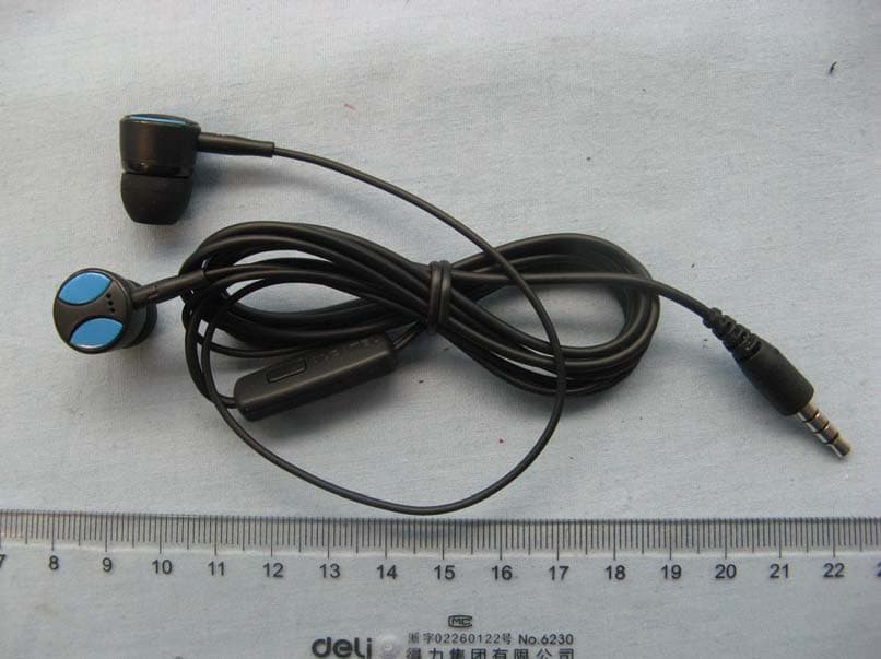 HSUPA/HSDPA/UMTS Triband / GSM quadband mobile phone - FCC ID RAD398 - TCT Mobile Limited (3)
