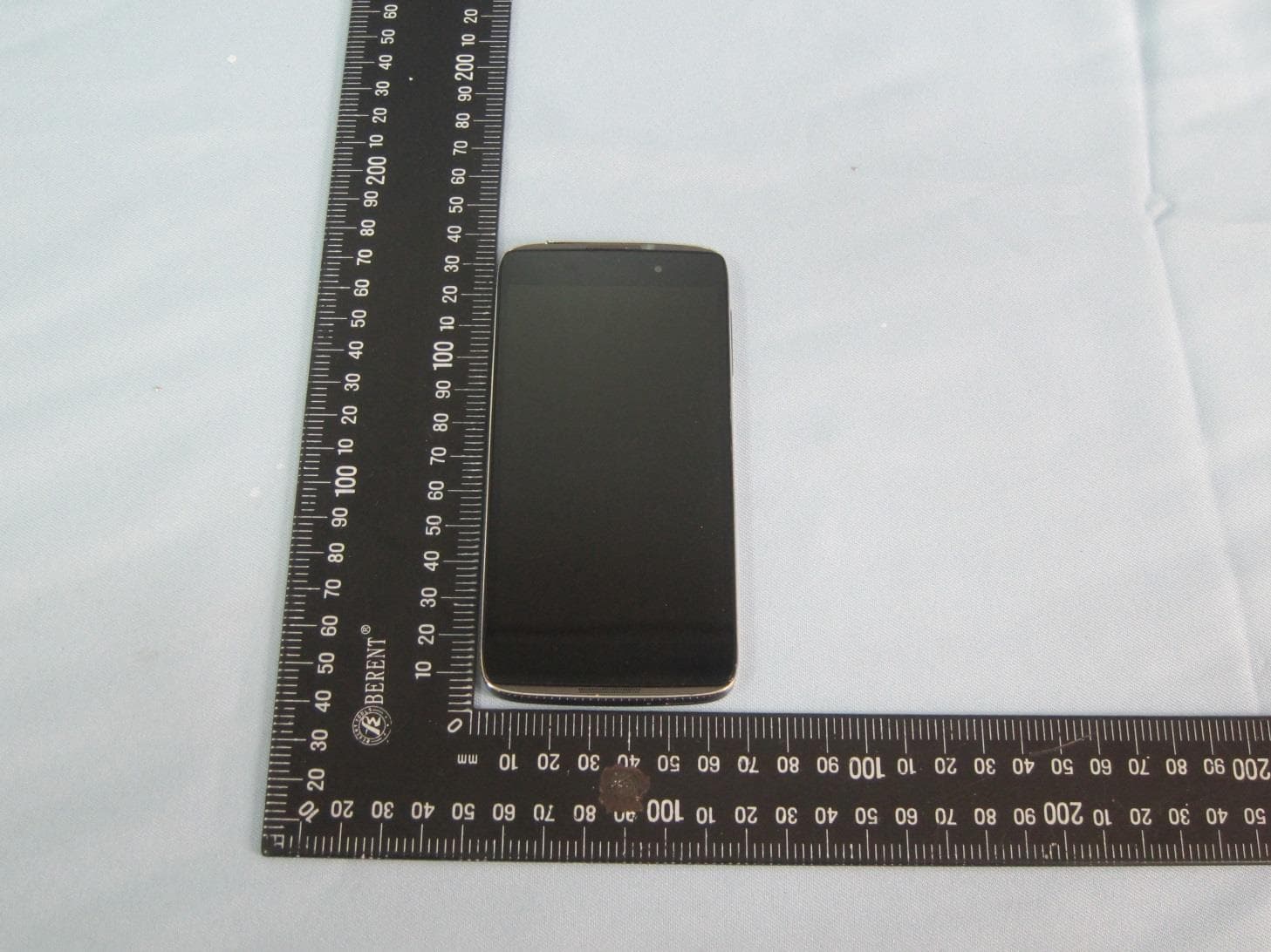 GSM Quad-band/UMTS Quad-band/LTE penta-band mobile phone - FCC ID RAD545 - TCT Mobile Limited (4)
