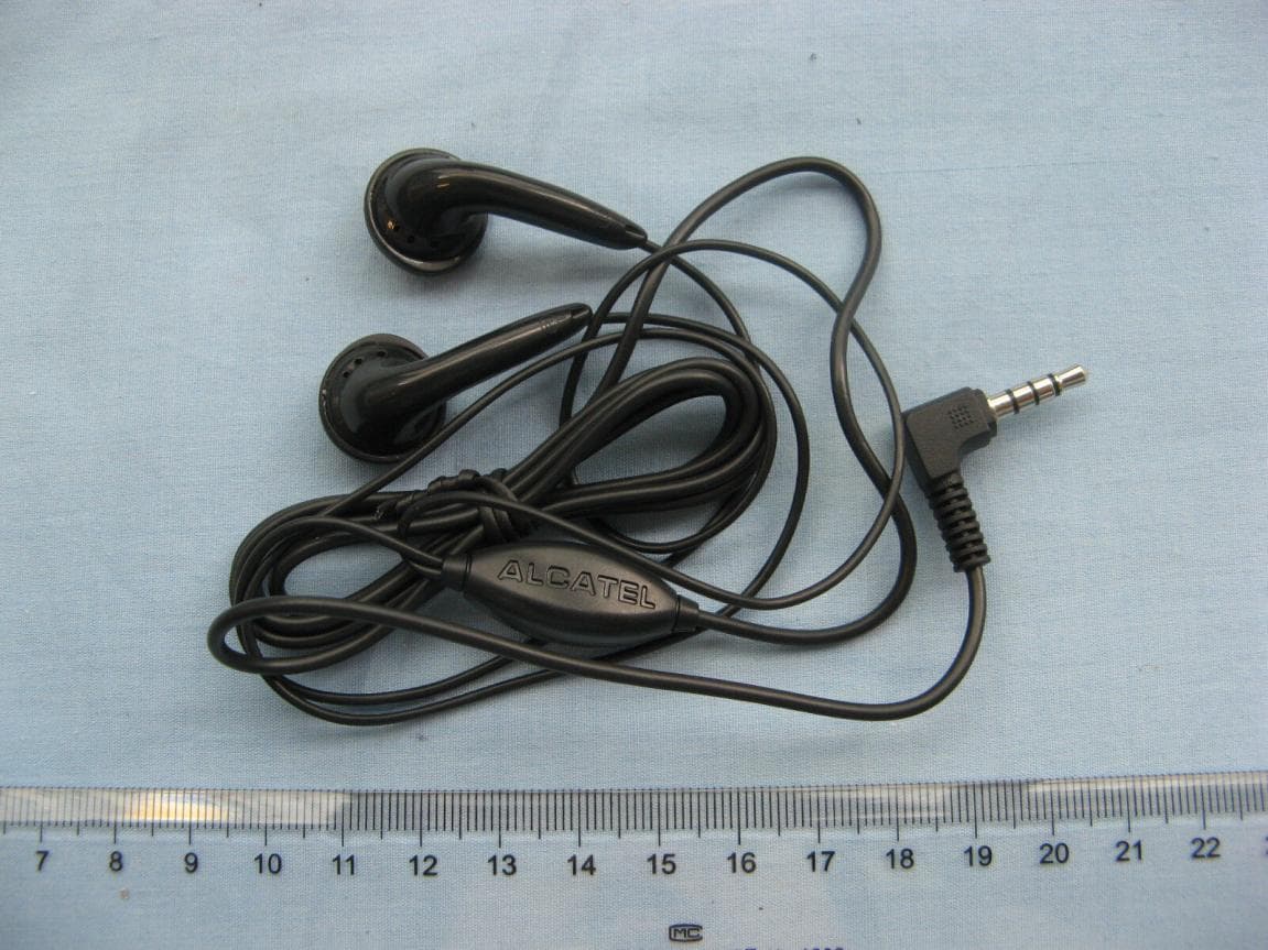 GSM Quadband / UMTS Triband mobile phone - FCC ID RAD552 - TCT Mobile Limited (2)