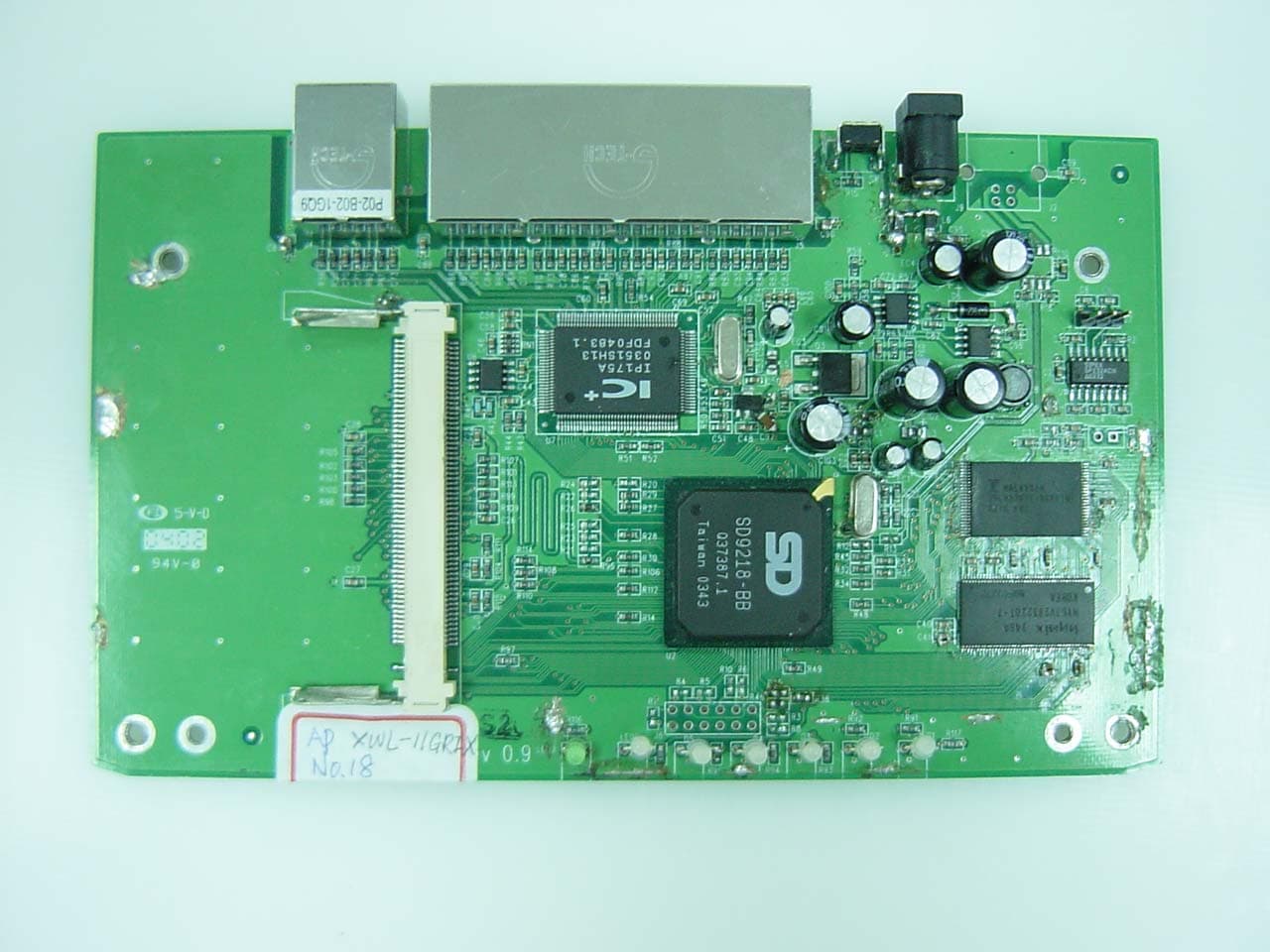 802.11 b/g WLAN Broadband Router - FCC ID RAFXWL-11GRIX - X-Micro Technology Corp., (5)