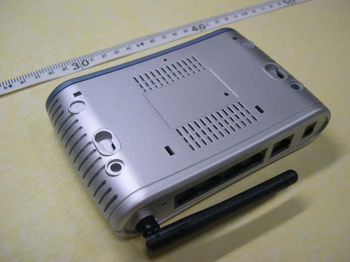BARRICADETM 54Mbps g WIRELESS BROADBAND ROUTER - FCC ID RAXWG4005F - Arcadyan Technology Corporation