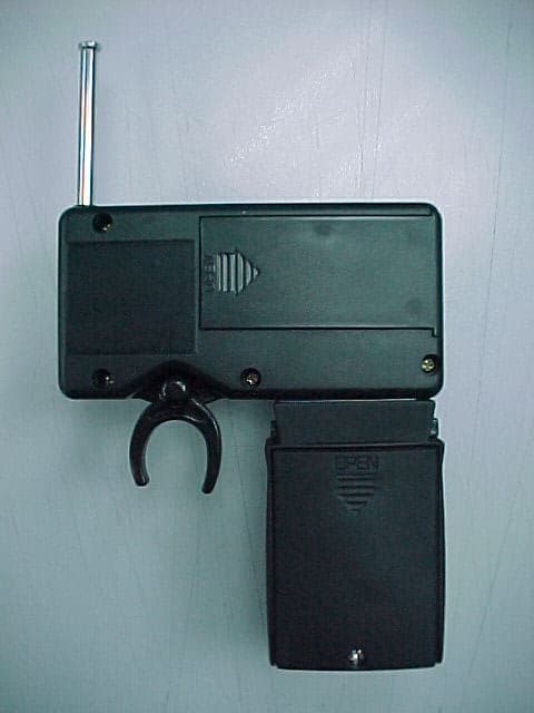 REMOTE CONTROL TRANSMITTER - FCC ID RCB24549 - TOYS "R" US