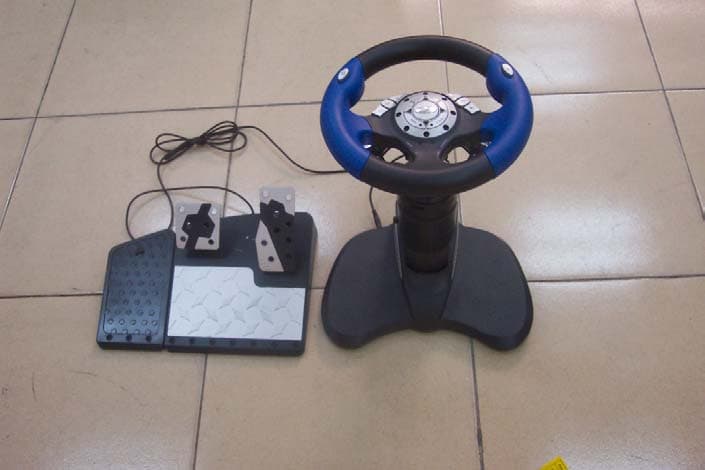 Wireless Racing Wheel - FCC ID RDDG7094028094 - Intec Inc.