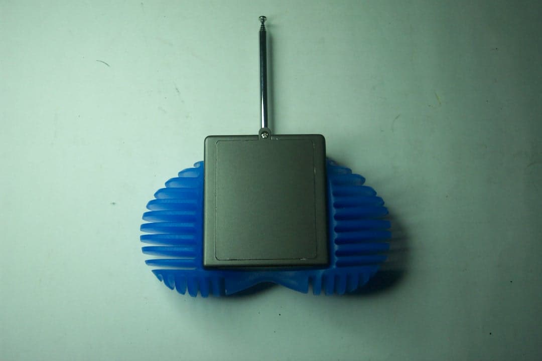 27MHz Radio Transmitter - FCC ID RDJ93074 - Serendipity (H.K.) Ltd. (2)