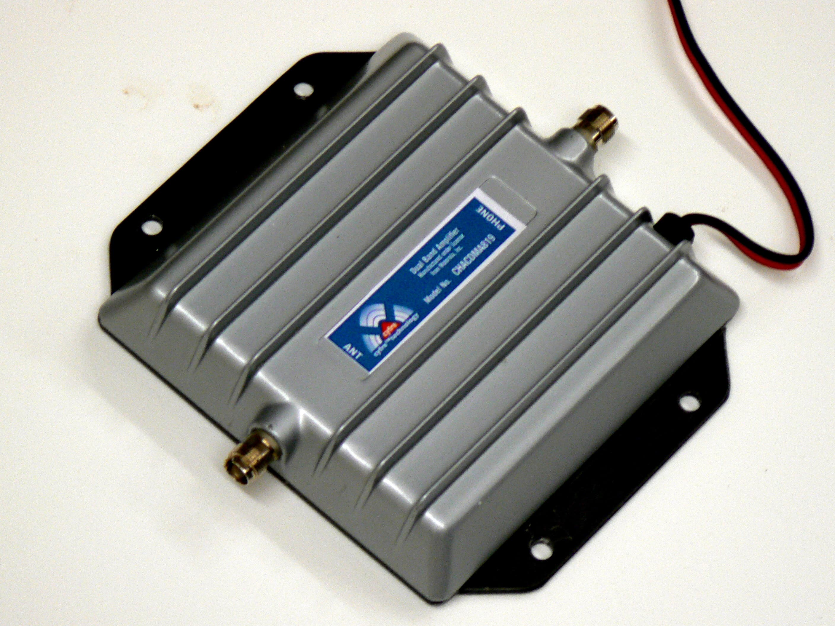 Booster / Dual-Band Bi-Directional Amplifier - FCC ID RFKCHACDMA819 - Intelligent Wireless Products Inc.