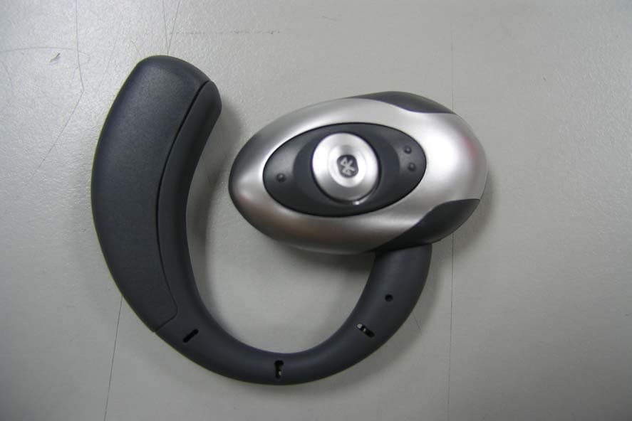 Bluetooth Headset - FCC ID RKH-HS303 - Huges Hi-Tech Inc (2)