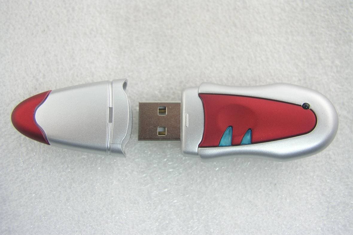 Bluetooth 2.0+ EDR USB Adaptor - FCC ID RL9-HCBD015 - Huey Chiao Internatinal Co., Ltd. (2)