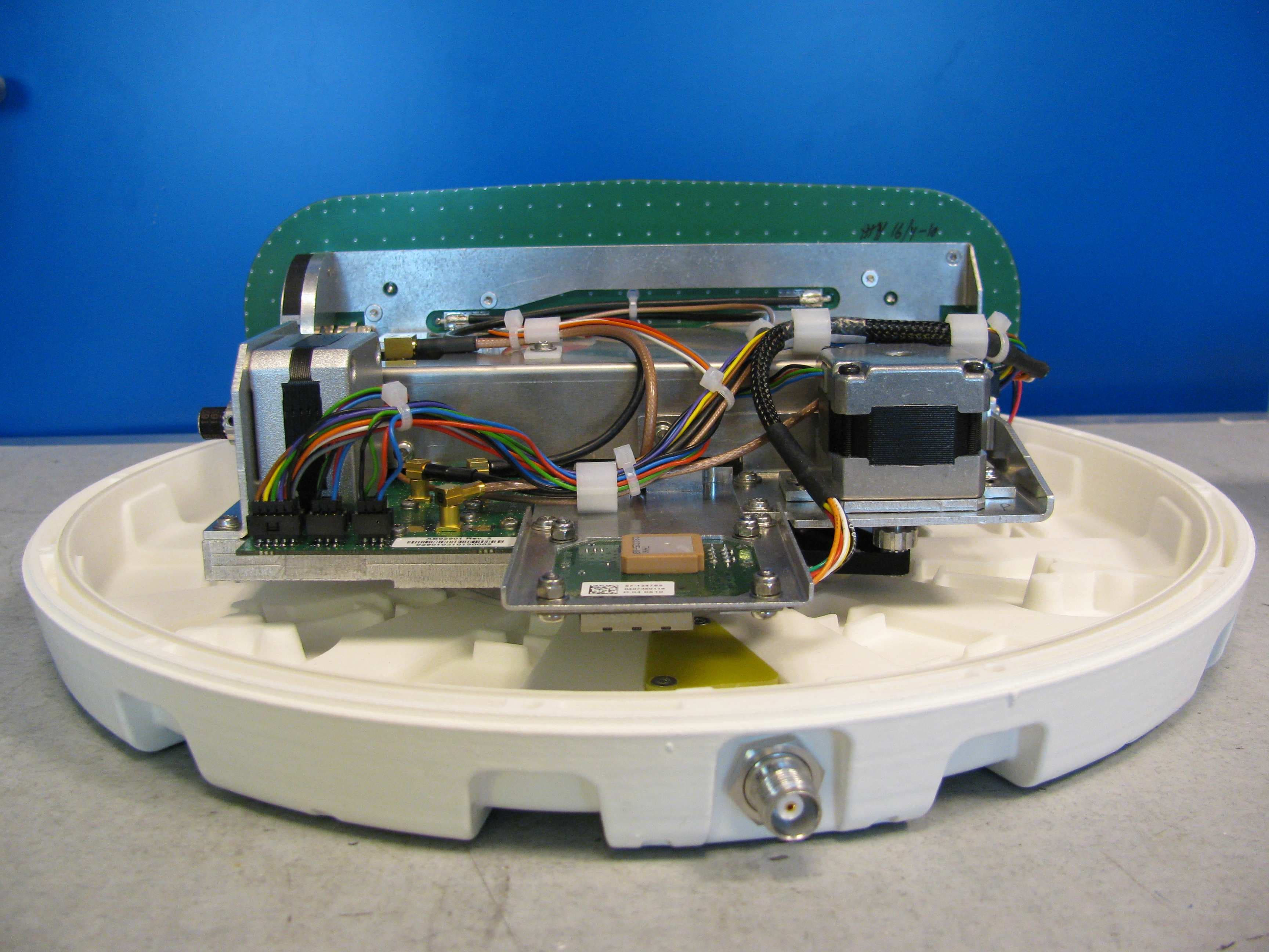 EXPLORER 325 landmobile broadband terminal for Inmarsat satellite system - FCC ID ROJEXPLORER325 - Thrane & Thrane A/S