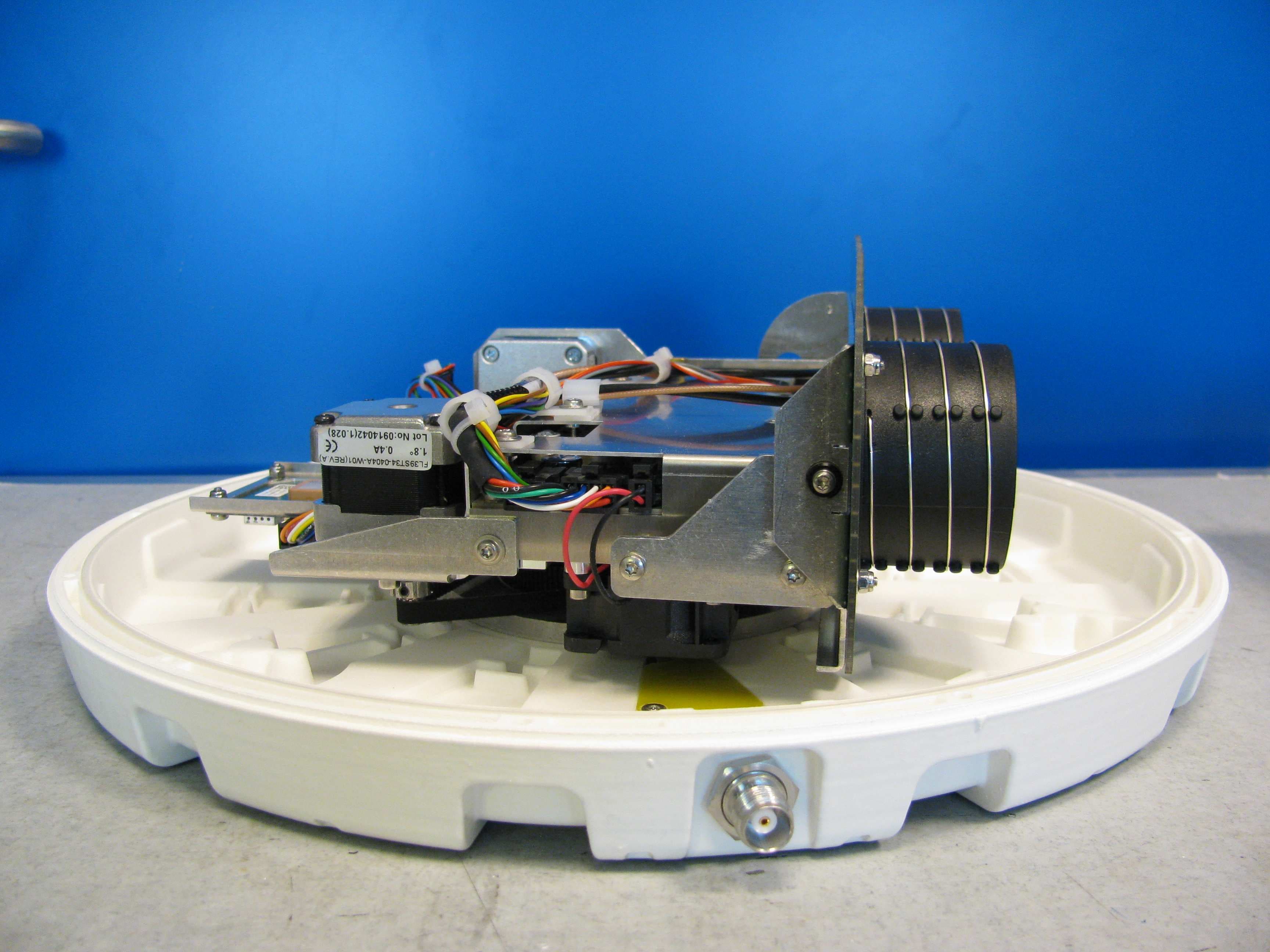 EXPLORER 325 landmobile broadband terminal for Inmarsat satellite system - FCC ID ROJEXPLORER325 - Thrane & Thrane A/S (2)