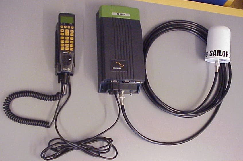 Iridium fixed mount transceiver - FCC ID ROJRTU4120B - Thrane & Thrane A/S (2)