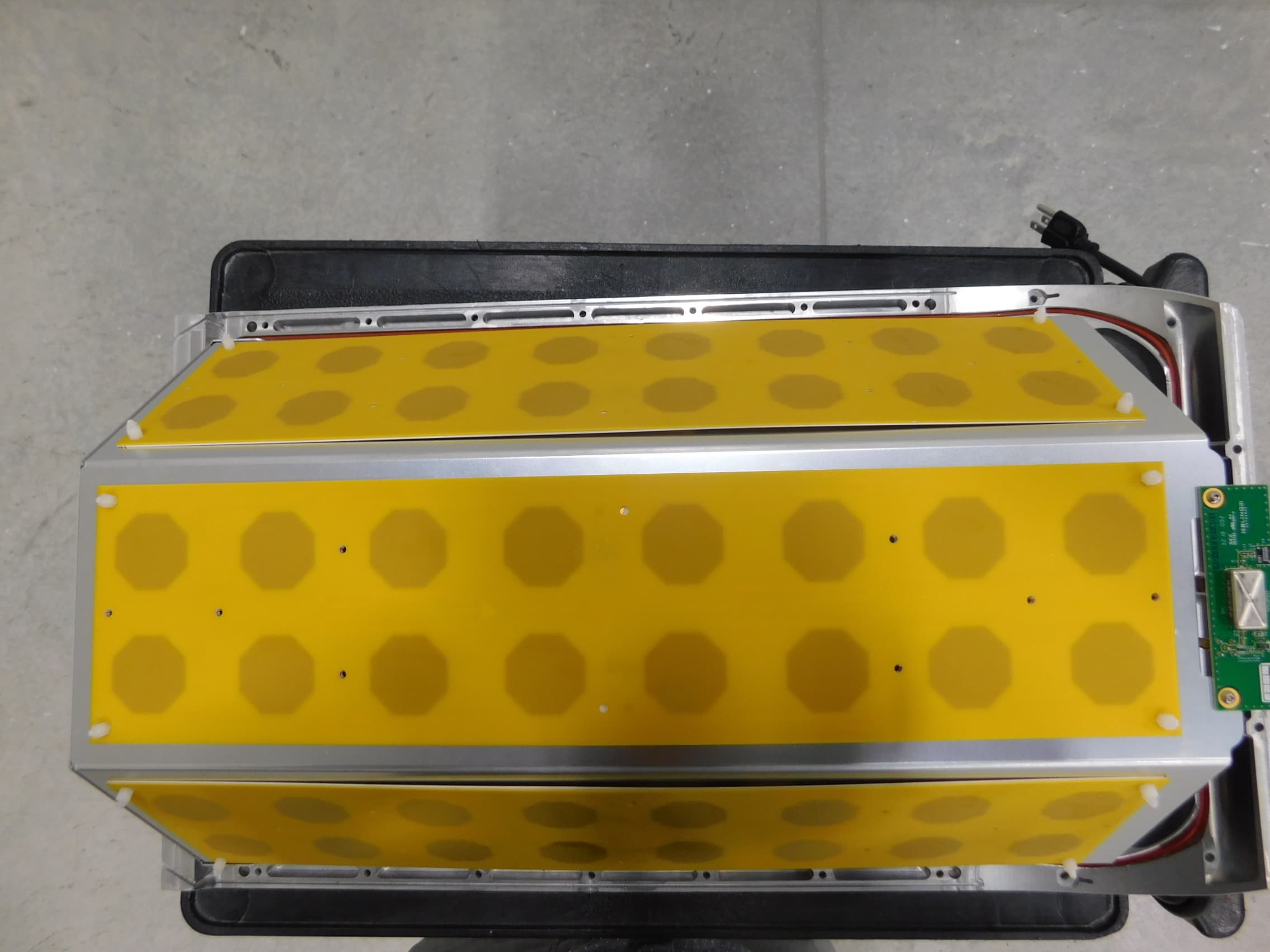 CBRS Base Station - FCC ID ROR00000006 - Blinq Networks Inc. (2)
