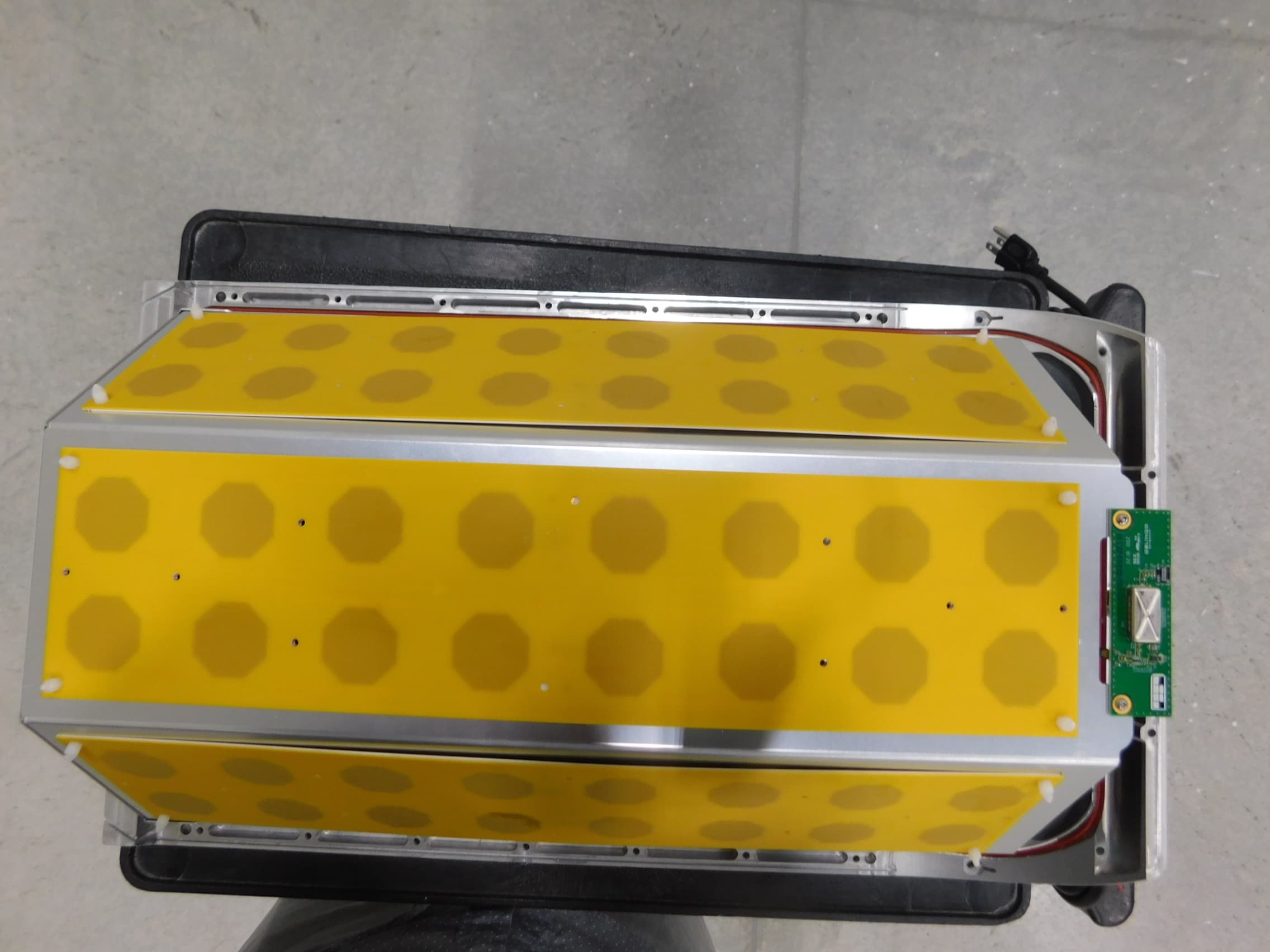 CBRS Base Station - FCC ID ROR00000006 - Blinq Networks Inc.