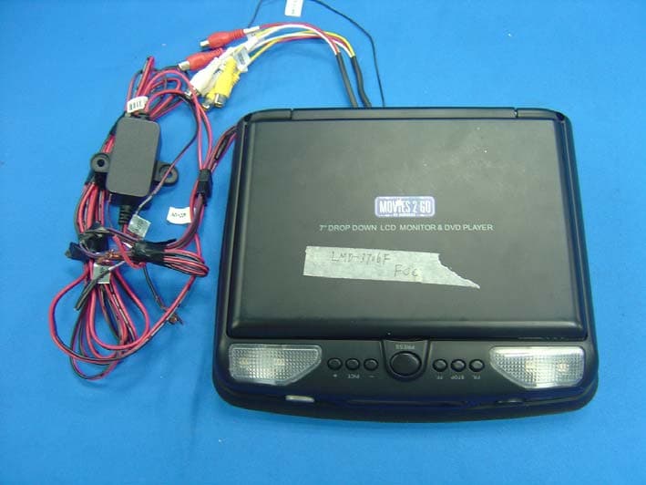 Roof Mount 7" Drop Down LCD Monitor / DVD Player - FCC ID RR83706 - Action Technology (Shenzhen) Co., Ltd. (4)