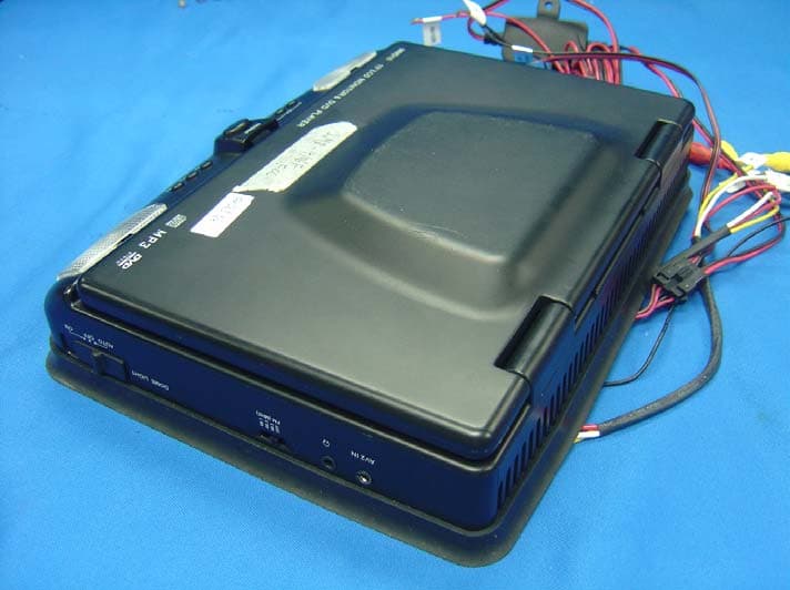 Roof Mount 10" Drop Down LCD Monitor / DVD Player - FCC ID RR84106 - Action Technology (Shenzhen) Co., Ltd. (3)