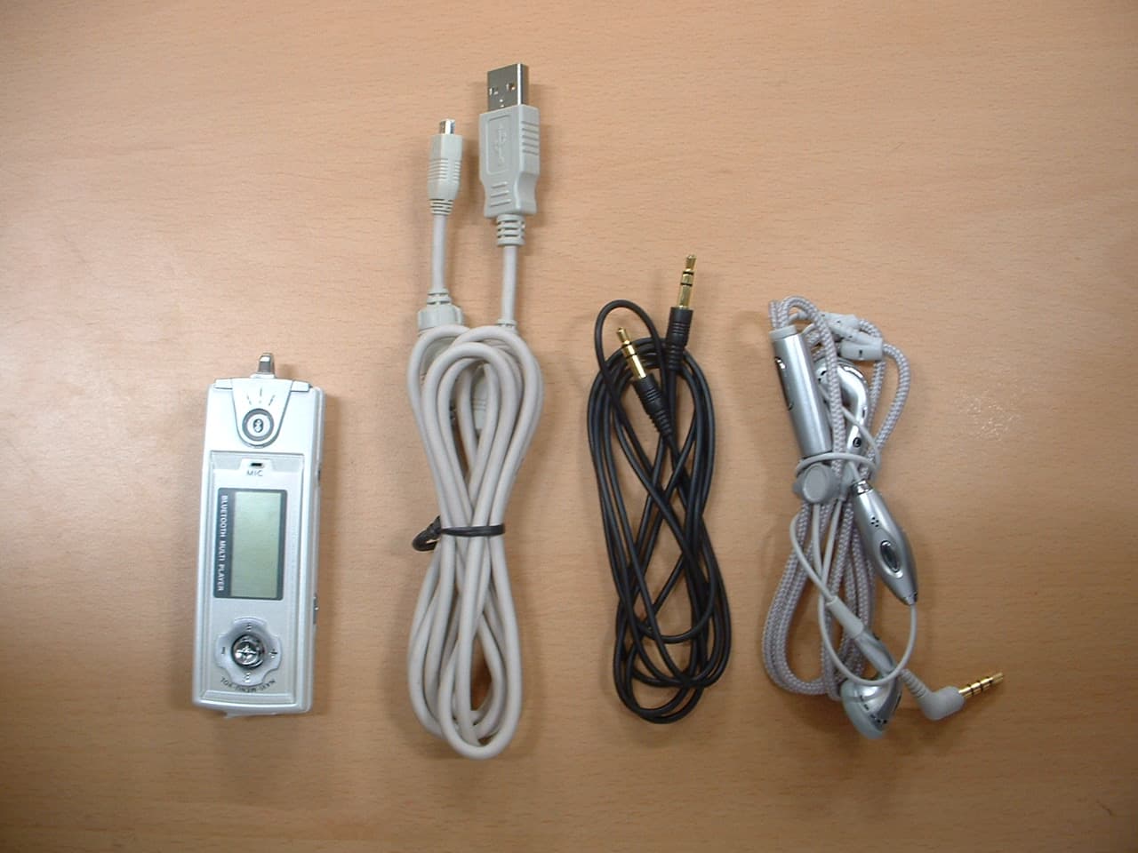 Bluetooth MP3 Player - FCC ID RRRBF0100 - Zenocom Co.,Ltd.