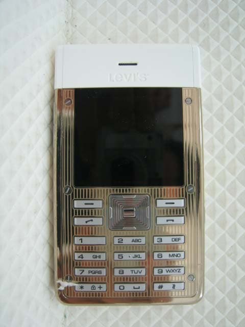 Tri-Band GSM 850/1800/1900 MHz Mobile Phone w BT - FCC ID RV2EF80 - Ezze Mobile Tech., Inc.