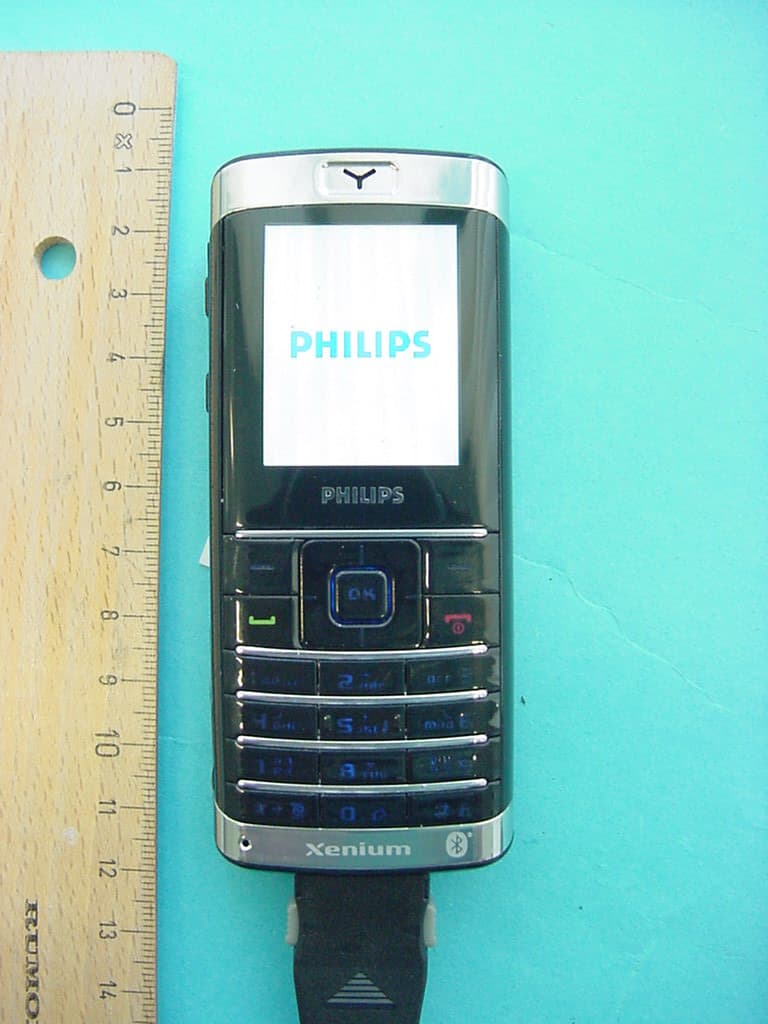 GSM 900/1800/1900 Mobile Phone with BT - FCC ID RXXCT2898 - Avantech Mobile