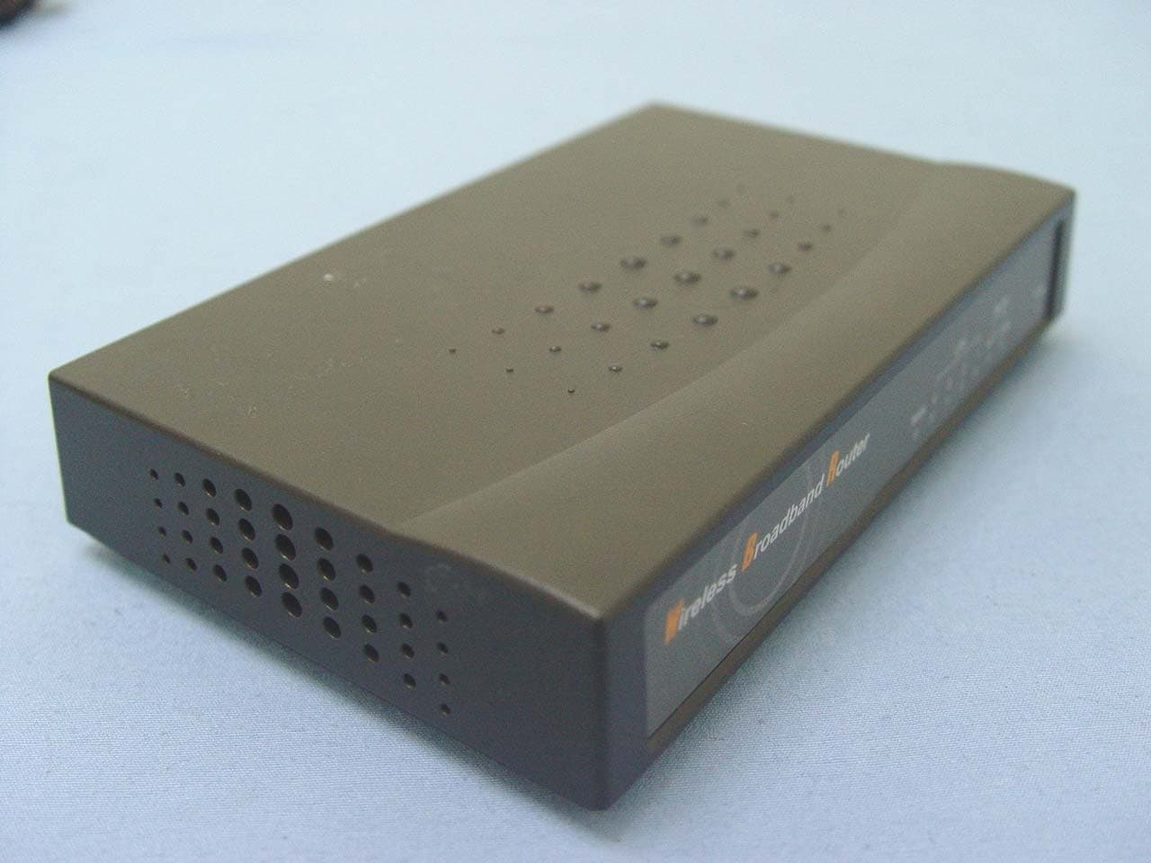 Wireless Broadband Router - FCC ID RXZ-WR514R - Pro-Nets Technology Corporation (2)