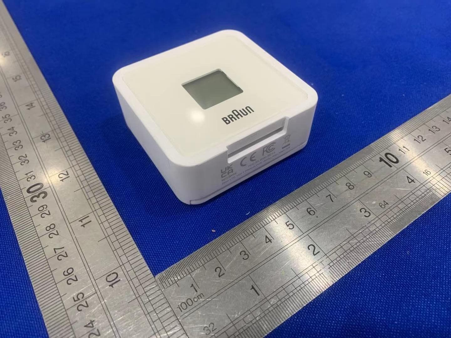 Weather Station LCD Alarm Clock with Outdoor Sensor - FCC ID RYH-BC13 - Zeon Far East Limited (2)