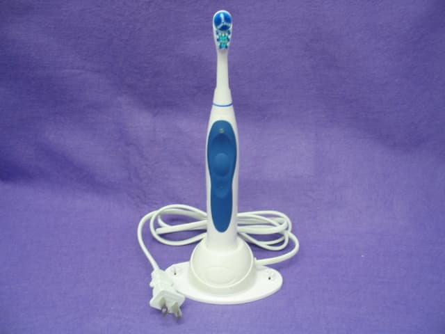 FRANKLIN (Rechargeable Spinbrush) - FCC ID RZR95196203 - The Procter & Gamble Technology (Beijing) Co. Ltd. (2)