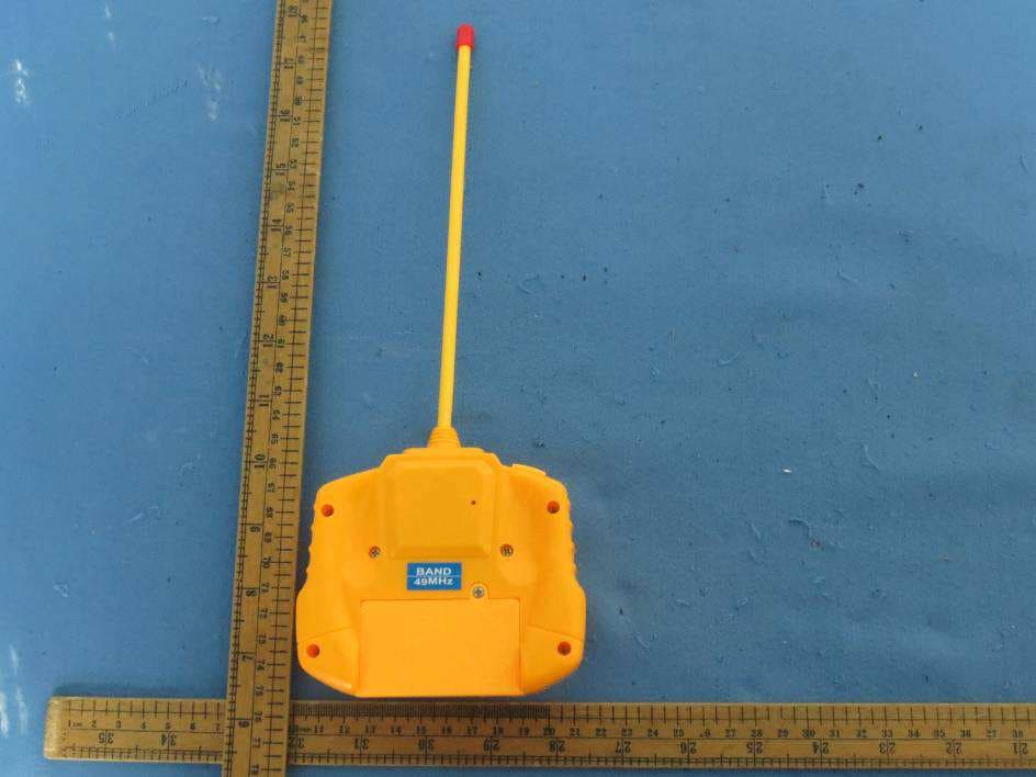 Toy RC Construction Vehicles Dump Truck - FCC ID S53RC2013A49 - RUICHENG PLASTIC TOYS INDUSTRY CO., LTD (3)
